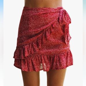 red and white floral skirt✨✨Free with purchase! ✨ See description